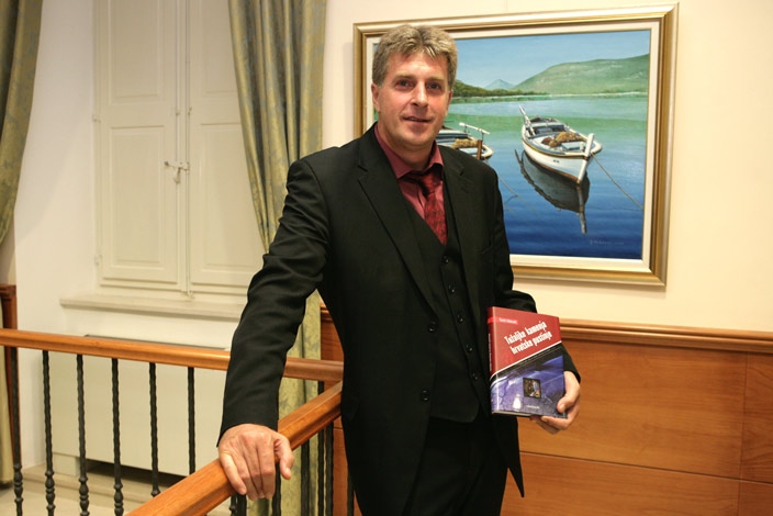 1316642360Predstavljanje   Tuzaljke kamenja hrvatske pustinje 21092011 by ND
