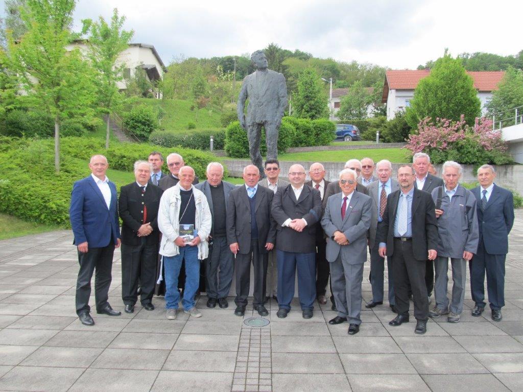 03 Dio sudionika kod spomenika dr. Franji Tudmanu u V. Trgoviscu