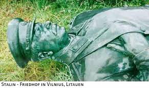 Oboreni kip Staljina u Vilniusu