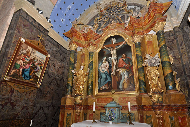 Kapela i oltar Sv. Križa - samostan - pavlini Kapela i oltar Sv. Križa