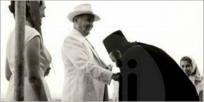 amfilohije radović ljubi titu ruku 660x330