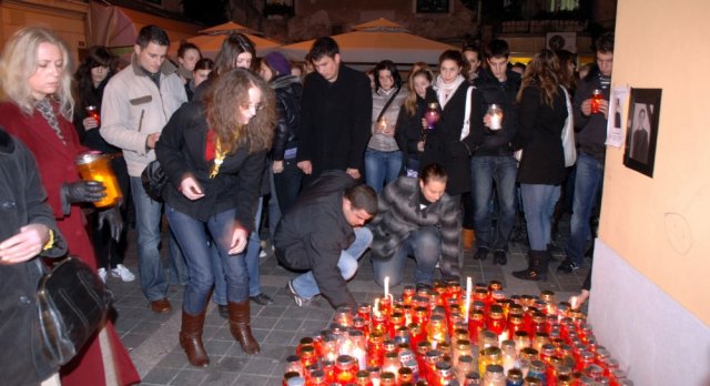 Riječani pale svijeće za Abramova