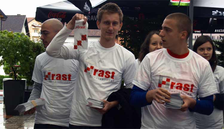 Hrast sepredstavlja u Zaprešiću 18. svibnja 2011.