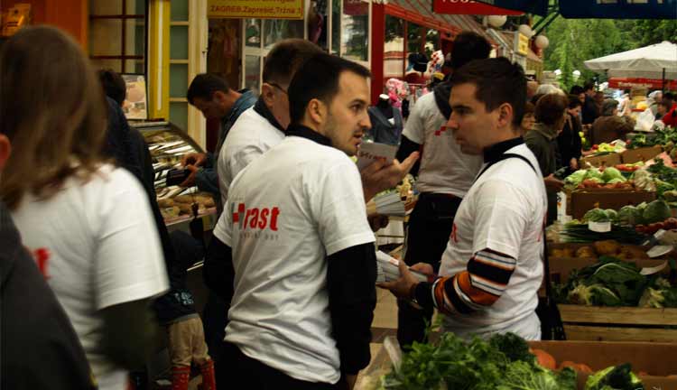Hrast sepredstavlja u Zaprešiću 18. svibnja 2011.